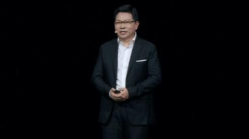 华为发布首款隔空触控电视智慧屏V5 Pro：内置鸿鹄900芯片