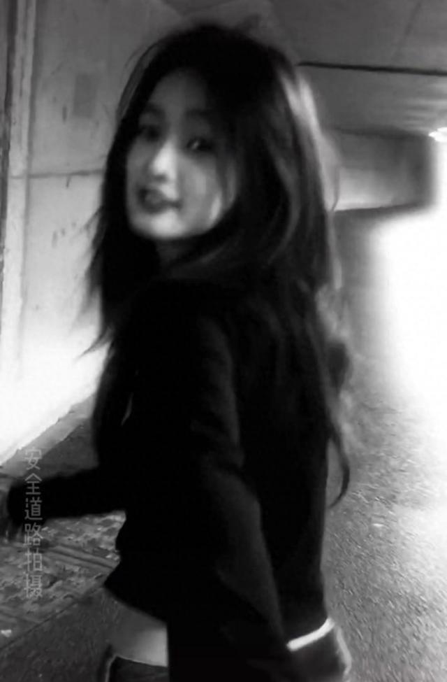 王思聪和21岁女友疑光速分手！女方晒和帅哥亲昵动态，从豪宅搬出