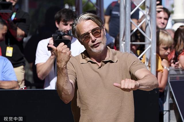 第71届圣塞巴斯蒂安电影节 麦斯·米科尔森现身放映会