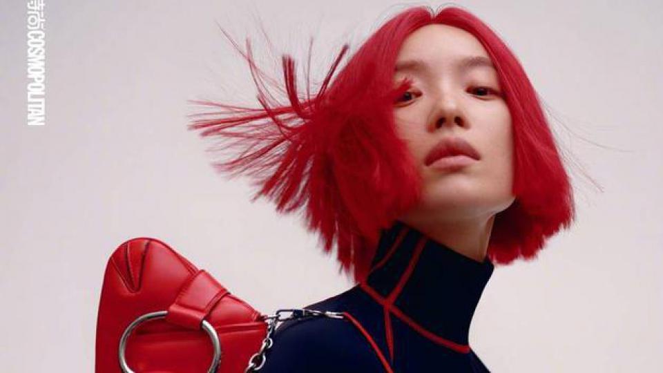 好A！倪妮红发造型张扬炙热 眼神犀利表现力超强