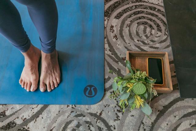 “中产新衣”，这届运动品牌的躺赢密码?