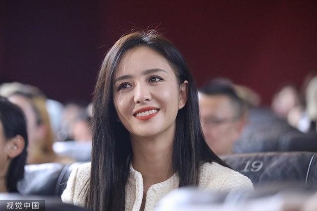 佟丽娅卢婧姗等现身《前任4：英年早婚》北京首映礼