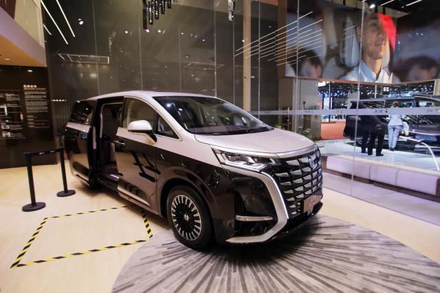 又大又丑的 MPV「保姆车」， 成了车企的新战场