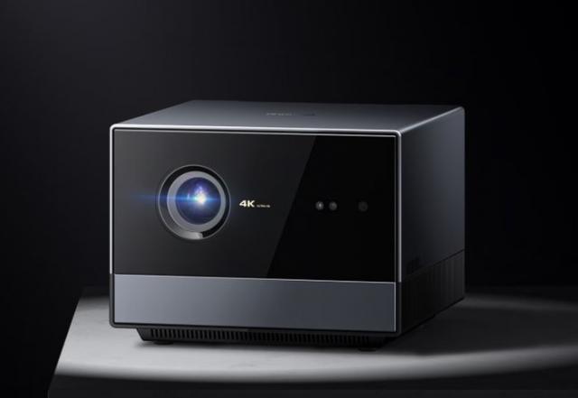 当贝F6：高质中国芯，全玻璃镜头真的不虚焦