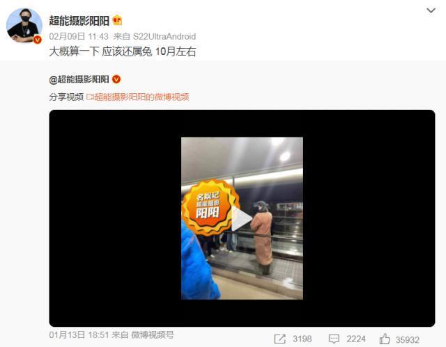 就那么爱盯着她肚子看？