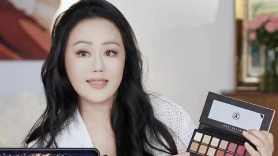 取代李佳琦的主播，出现了