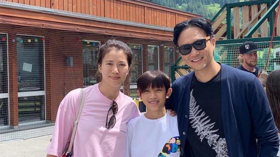 张智霖儿子就辱华行为道歉：我作为中国人要有担当，有错要改