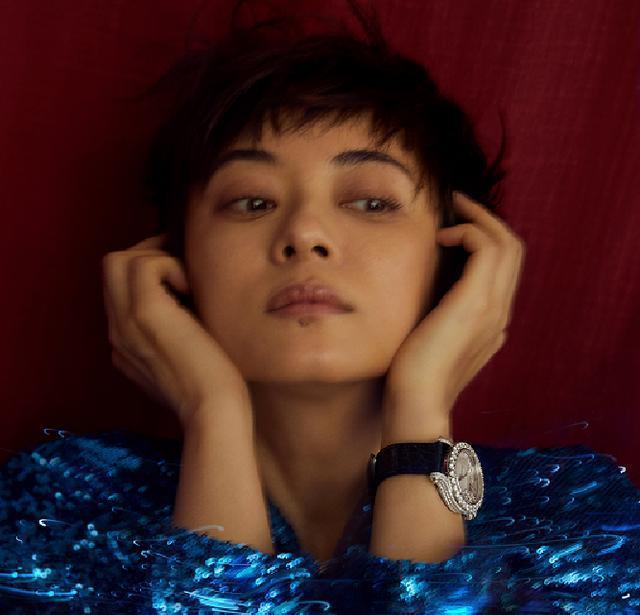 孙俪发文庆生，子女为其准备别样奖状，与邓超结婚多年超幸福