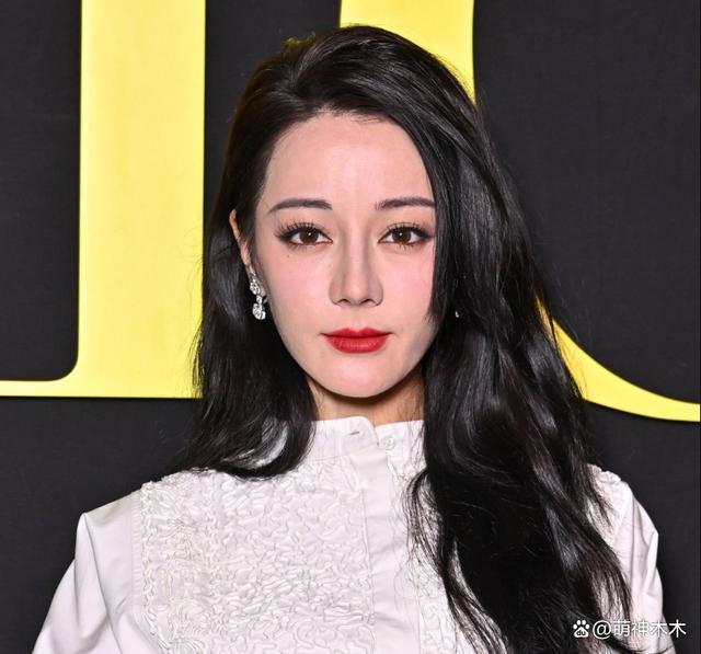 圈内人曝黄景瑜二婚，热巴邀请函称呼已经变成了夫人