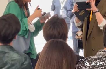 红毯背后，比台前更有戏