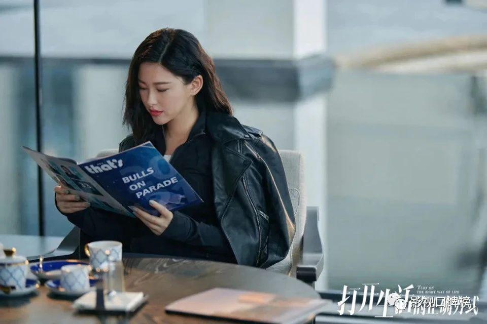 朱珠在米兰参加派对，老公独自带娃去巴黎，岳父为女婿点赞
