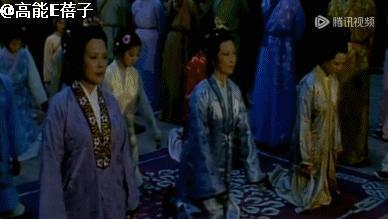 吃螃蟹、拜月光、对月吟诗：87版《红楼梦》里的中秋节有多讲究？