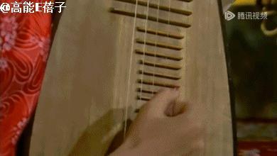 吃螃蟹、拜月光、对月吟诗：87版《红楼梦》里的中秋节有多讲究？