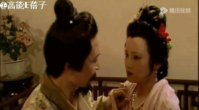 吃螃蟹、拜月光、对月吟诗：87版《红楼梦》里的中秋节有多讲究？