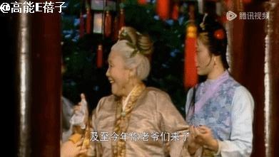 吃螃蟹、拜月光、对月吟诗：87版《红楼梦》里的中秋节有多讲究？