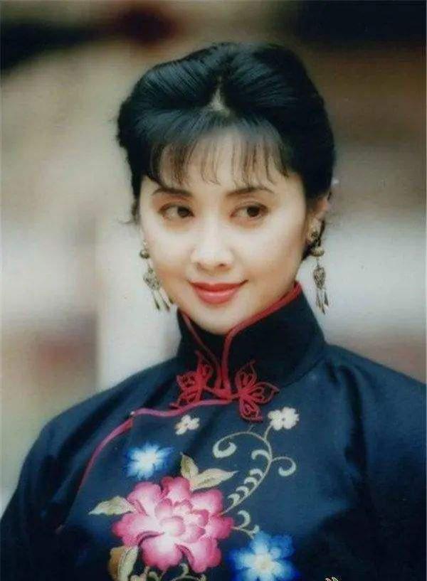 西游记第一美人：惹“唐僧”心动，一生无儿无女，71岁依旧优雅