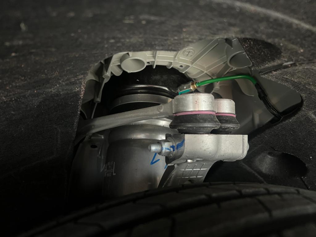 问界M9新车内饰细节曝光：大联屏布局，大面积采用皮质/实木材质