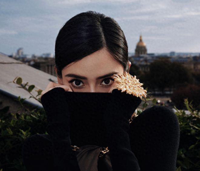 baby风波升级！被质疑加入邪教，在国外戴独眼戒指，工作室还打码