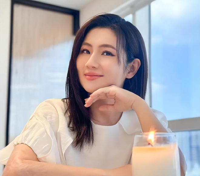 Selina中首次公开儿子全身照,称小腰果吃好睡好妈妈就开心