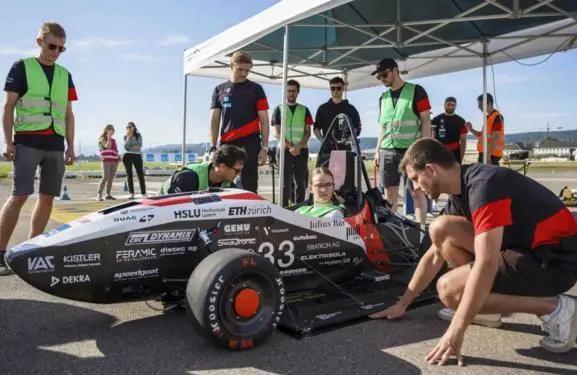 零百只要 0.956 秒？电车加速纪录被一帮大学生打破了。