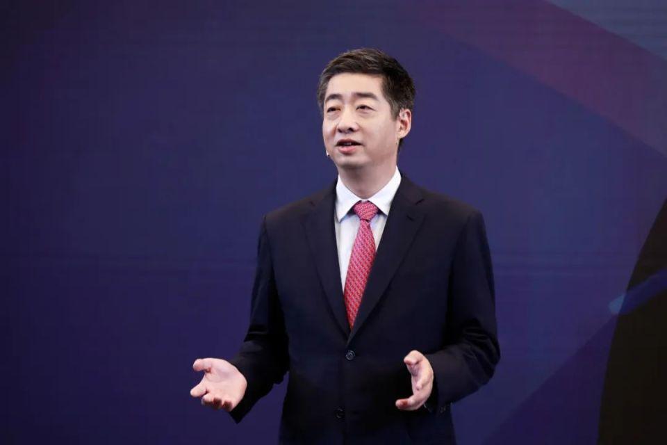 华为官宣！今日起，胡厚崑接替孟晚舟当值轮值董事长
