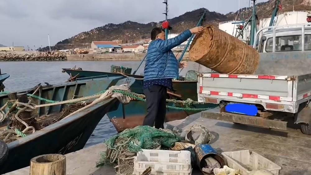10万吨塑料漂在海上，中国公司的一笔大生意