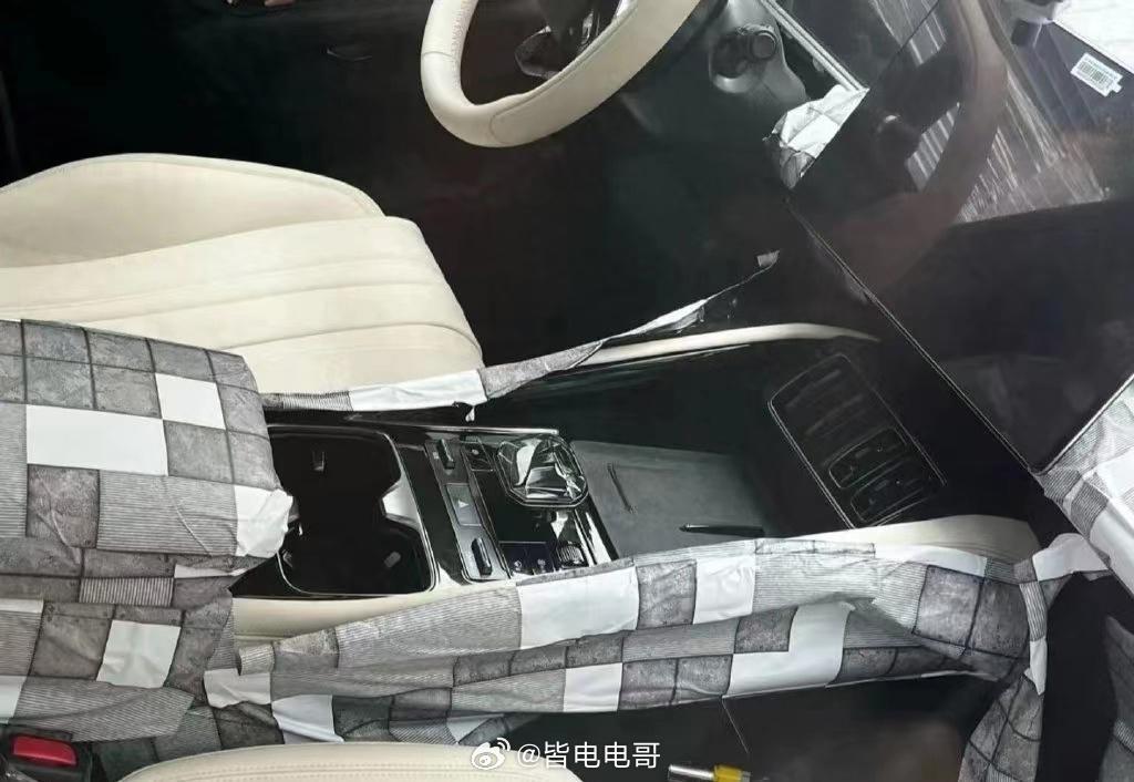 比亚迪宋 L 新车内饰曝光，有望首搭大尺寸 HUD 抬头显示