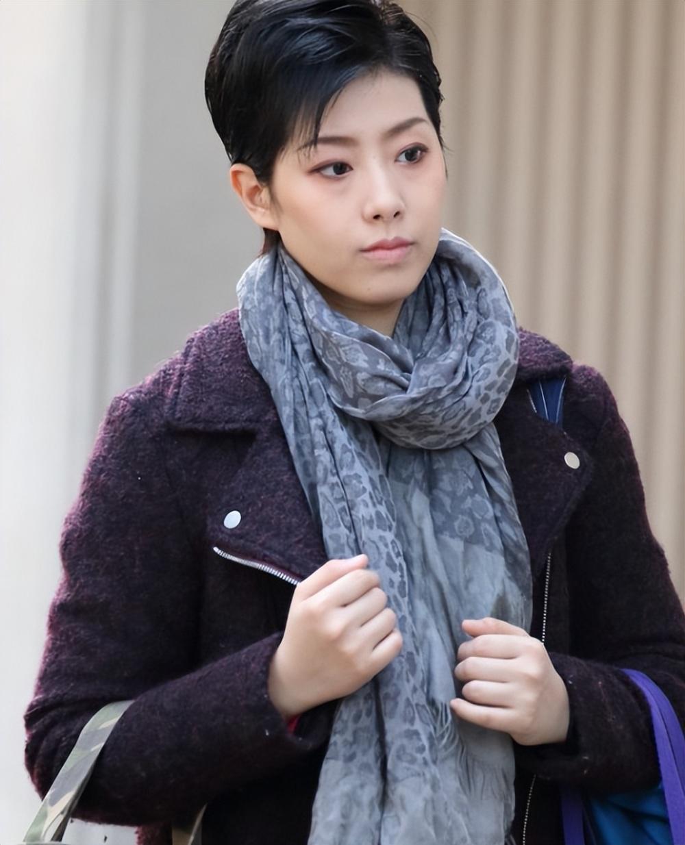 25岁日本女星跳楼自杀,警方在楼顶发现遗物,疑死者不堪霸凌轻生