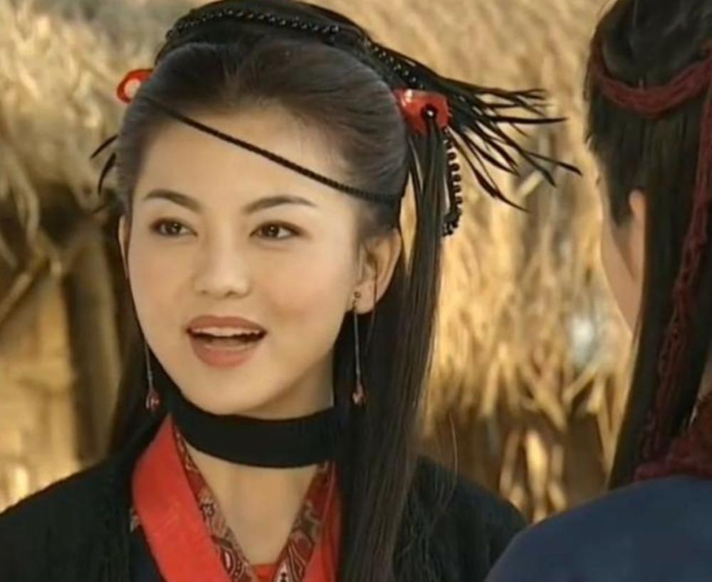 同是女闺蜜，何炅对待李湘和谢娜的态度，为何截然不同？