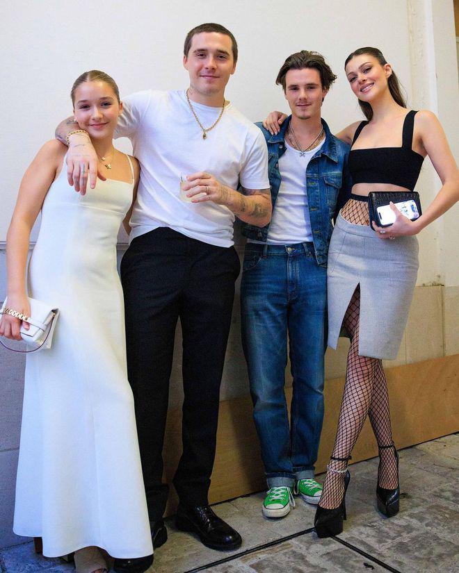 贝克汉姆一家欢聚时装周，小七造型显成熟，布鲁克林夫妇惊喜现身