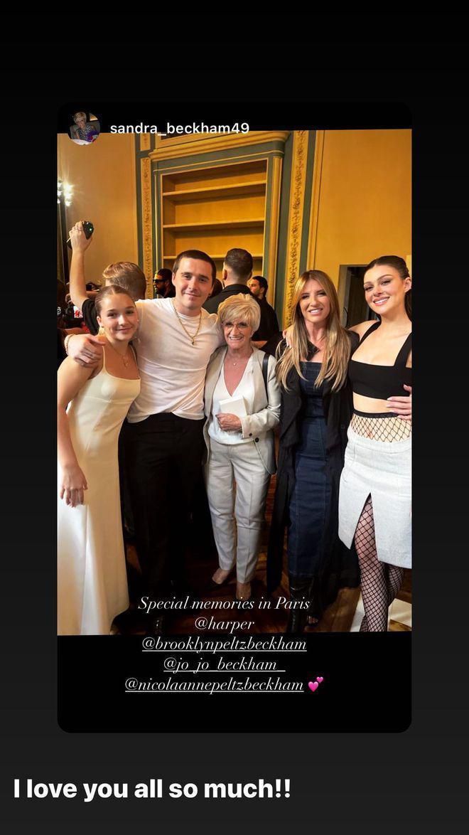 贝克汉姆一家欢聚时装周，小七造型显成熟，布鲁克林夫妇惊喜现身