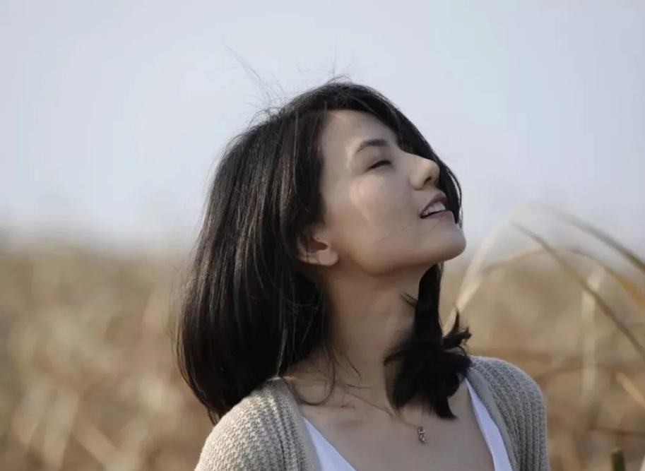 高圆圆：一年没新作，却总在风口浪尖？远离内卷，活得很甜