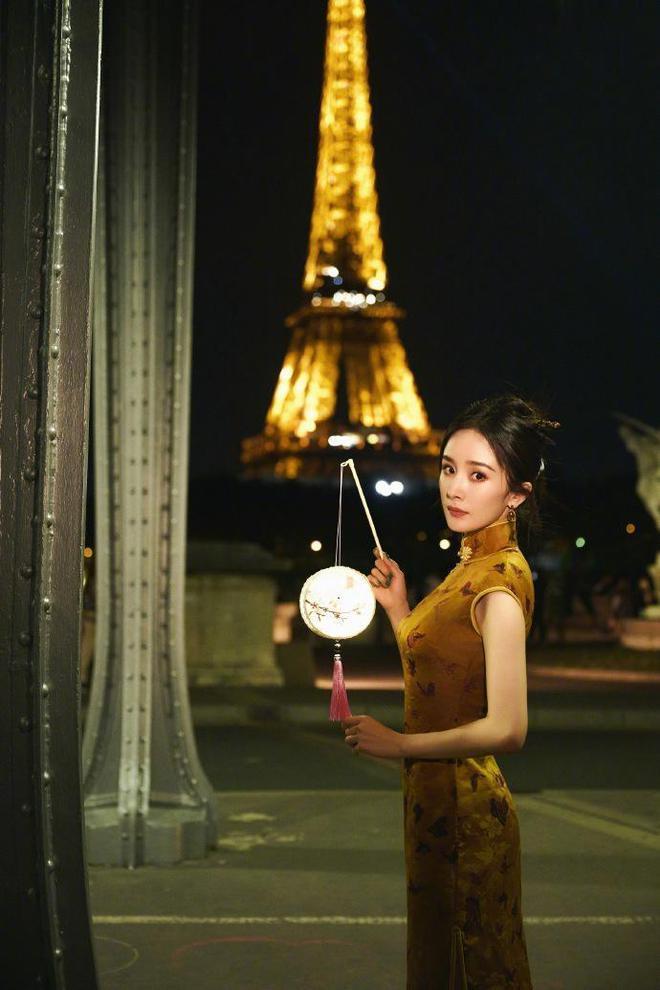 杨幂晒生活美照，哪吒头甜美似少女，现身挤地铁接地气