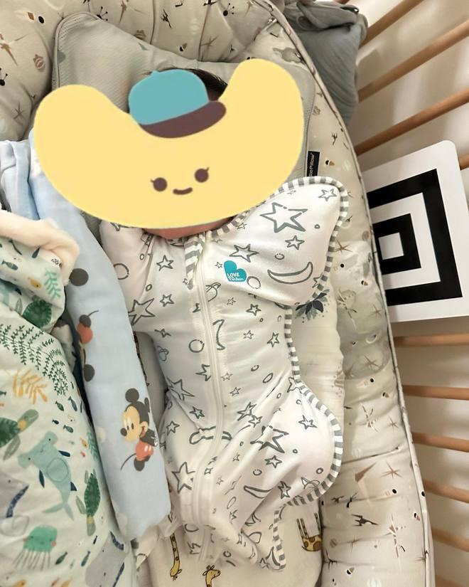 Selina中首次公开儿子全身照，称小腰果吃好睡好妈妈就开心