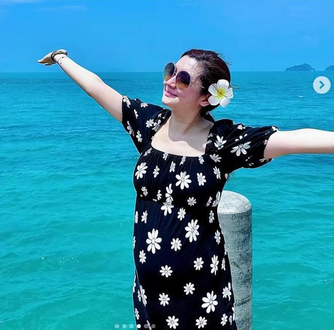 Selina中首次公开儿子全身照，称小腰果吃好睡好妈妈就开心