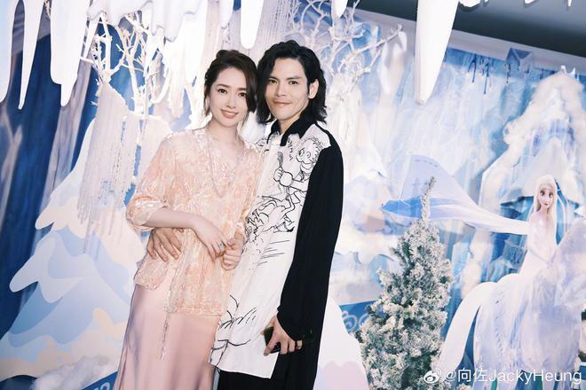 向佐国庆节为3岁女儿庆生，郭碧婷穿得像贵妇