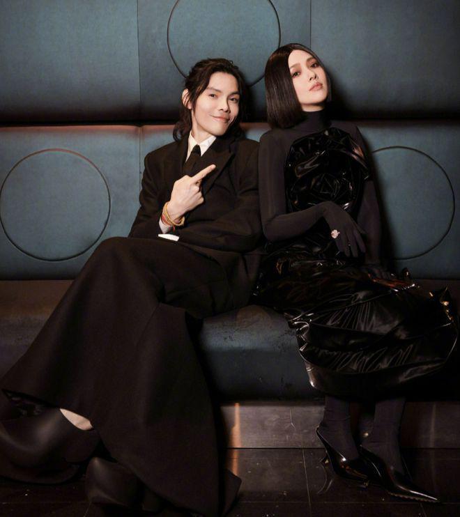 向佐国庆节为3岁女儿庆生，郭碧婷穿得像贵妇