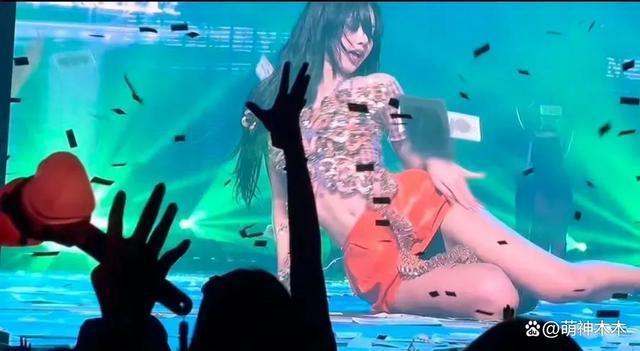 徐娇质疑Lisa疯马秀遭攻击，比基尼照被传到外网，评论区全是辱骂