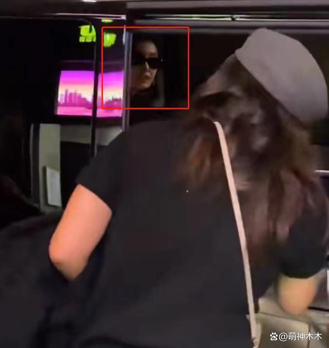 徐娇质疑Lisa疯马秀遭攻击，比基尼照被传到外网，评论区全是辱骂