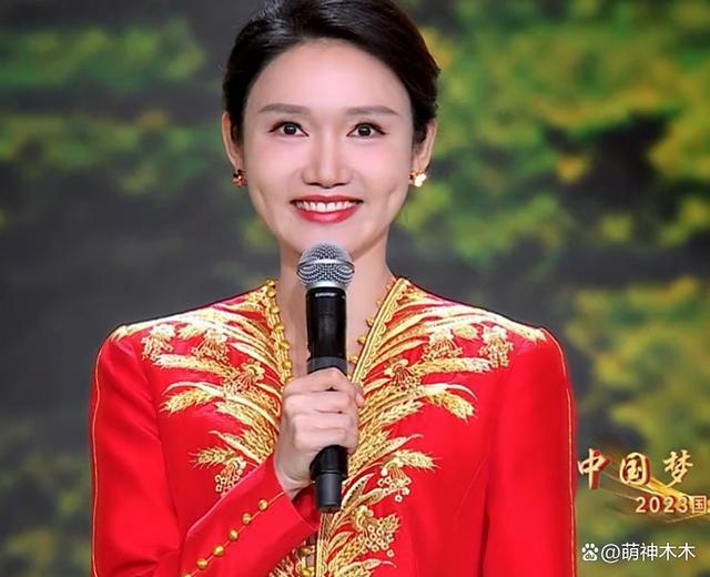国庆晚会群星璀璨：张韶涵元气满满，谭维维项链抢镜，周深书生气