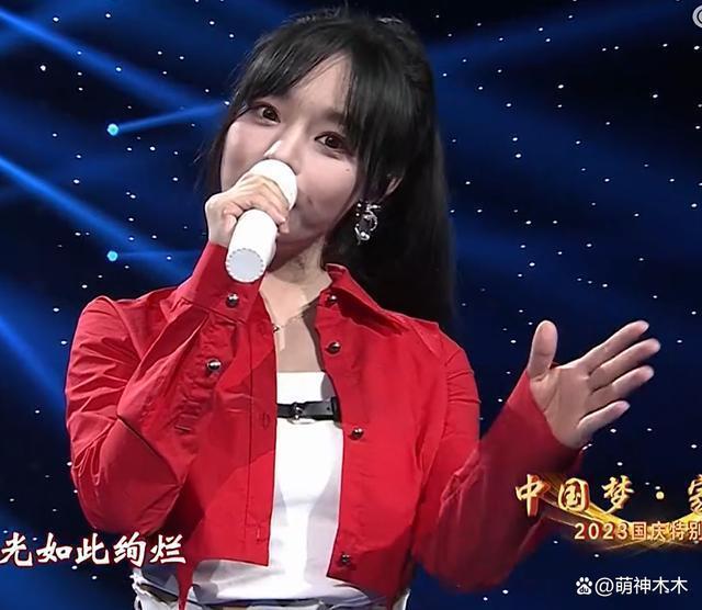 国庆晚会群星璀璨：张韶涵元气满满，谭维维项链抢镜，周深书生气