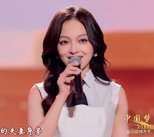 国庆晚会群星璀璨：张韶涵元气满满，谭维维项链抢镜，周深书生气