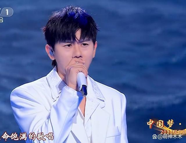 国庆晚会群星璀璨：张韶涵元气满满，谭维维项链抢镜，周深书生气