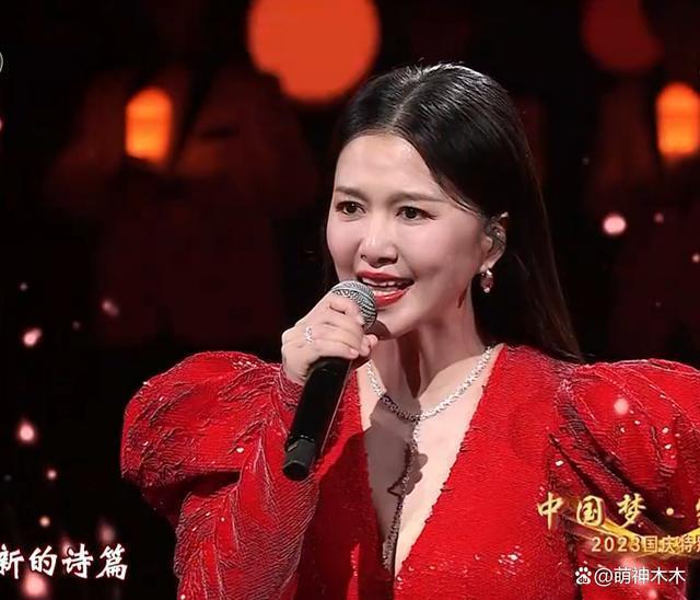国庆晚会群星璀璨：张韶涵元气满满，谭维维项链抢镜，周深书生气