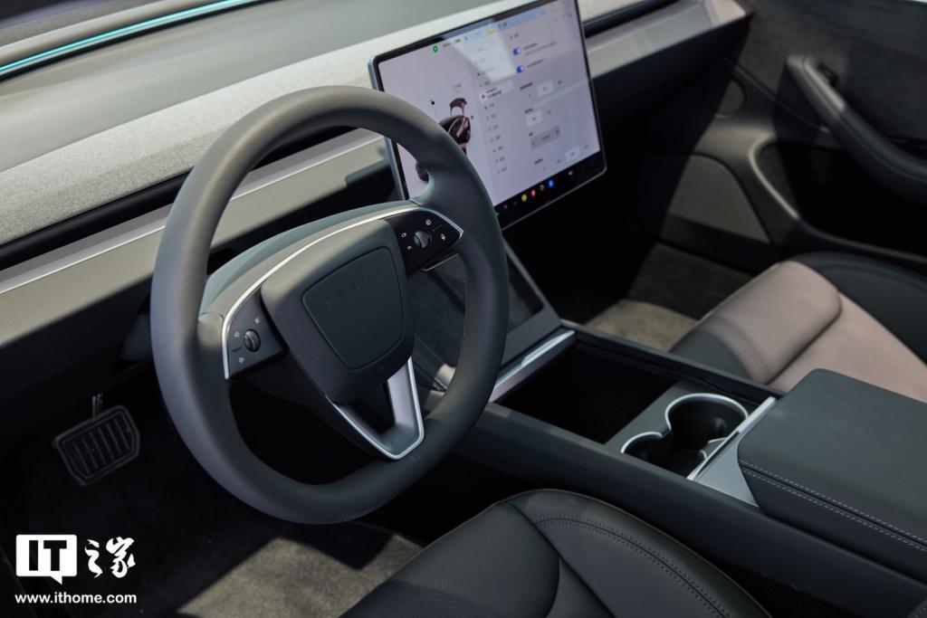 特斯拉 Model 3 焕新版车型已登陆全国门店，25.99 万元起