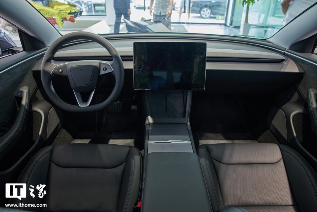 特斯拉 Model 3 焕新版车型已登陆全国门店，25.99 万元起