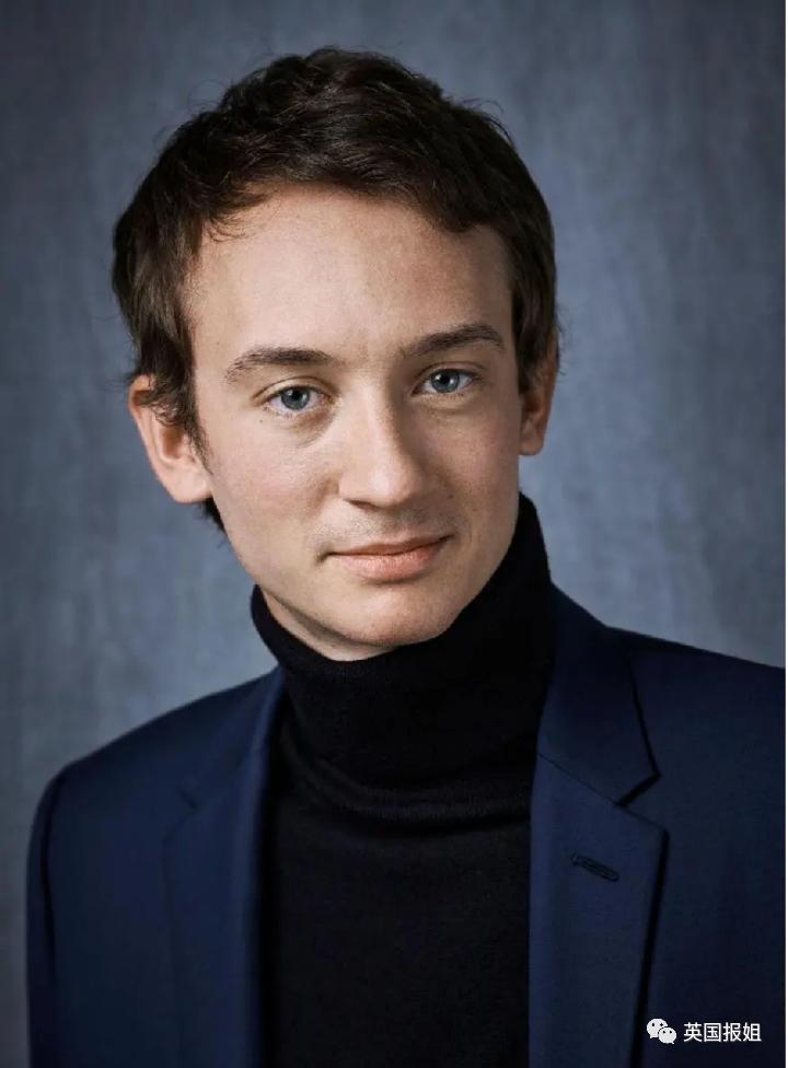 Lisa疯马秀刚跳完，绯闻男友家就曝丑闻？LV家族最近瓜太多！