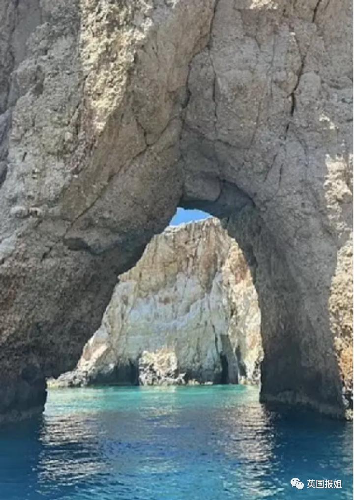 Lisa疯马秀刚跳完，绯闻男友家就曝丑闻？LV家族最近瓜太多！