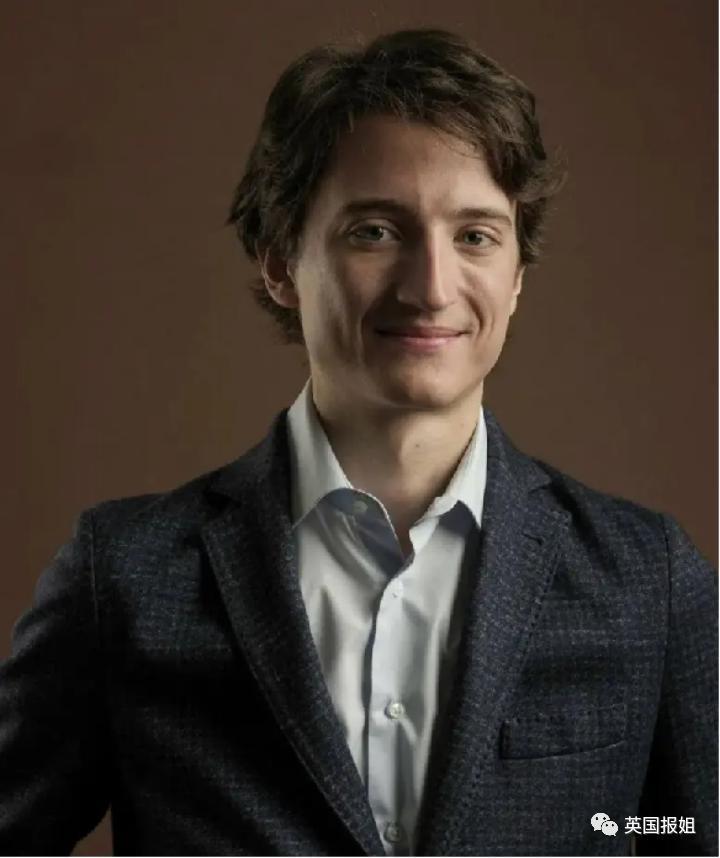 Lisa疯马秀刚跳完，绯闻男友家就曝丑闻？LV家族最近瓜太多！