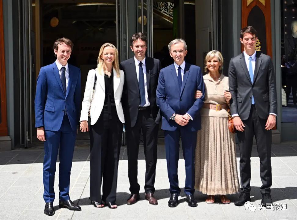 Lisa疯马秀刚跳完，绯闻男友家就曝丑闻？LV家族最近瓜太多！